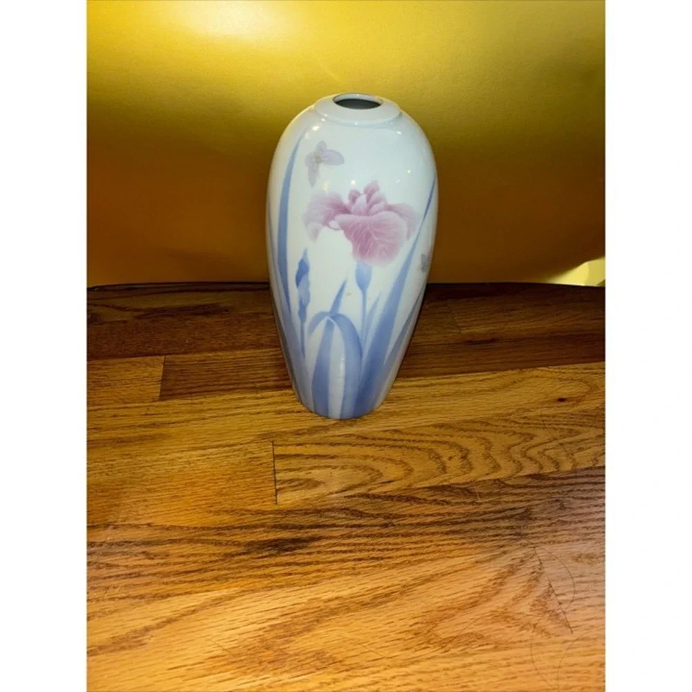 Vintage Japanese vase,‎ Fukagawa porcelain, Imari ware, Iris flower